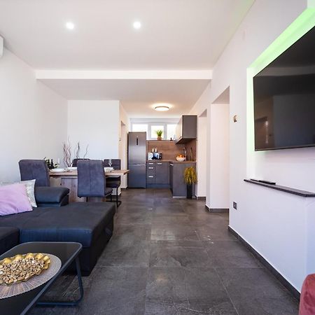 Kolovare Garden Oasis - First Row By Sea Apartment Zadar Bagian luar foto