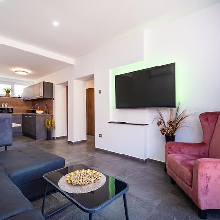 Kolovare Garden Oasis - First Row By Sea Apartment Zadar Bagian luar foto