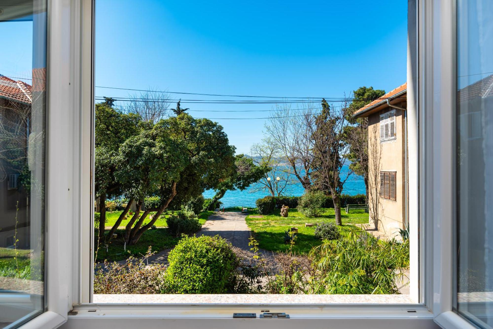 Kolovare Garden Oasis - First Row By Sea Apartment Zadar Bagian luar foto