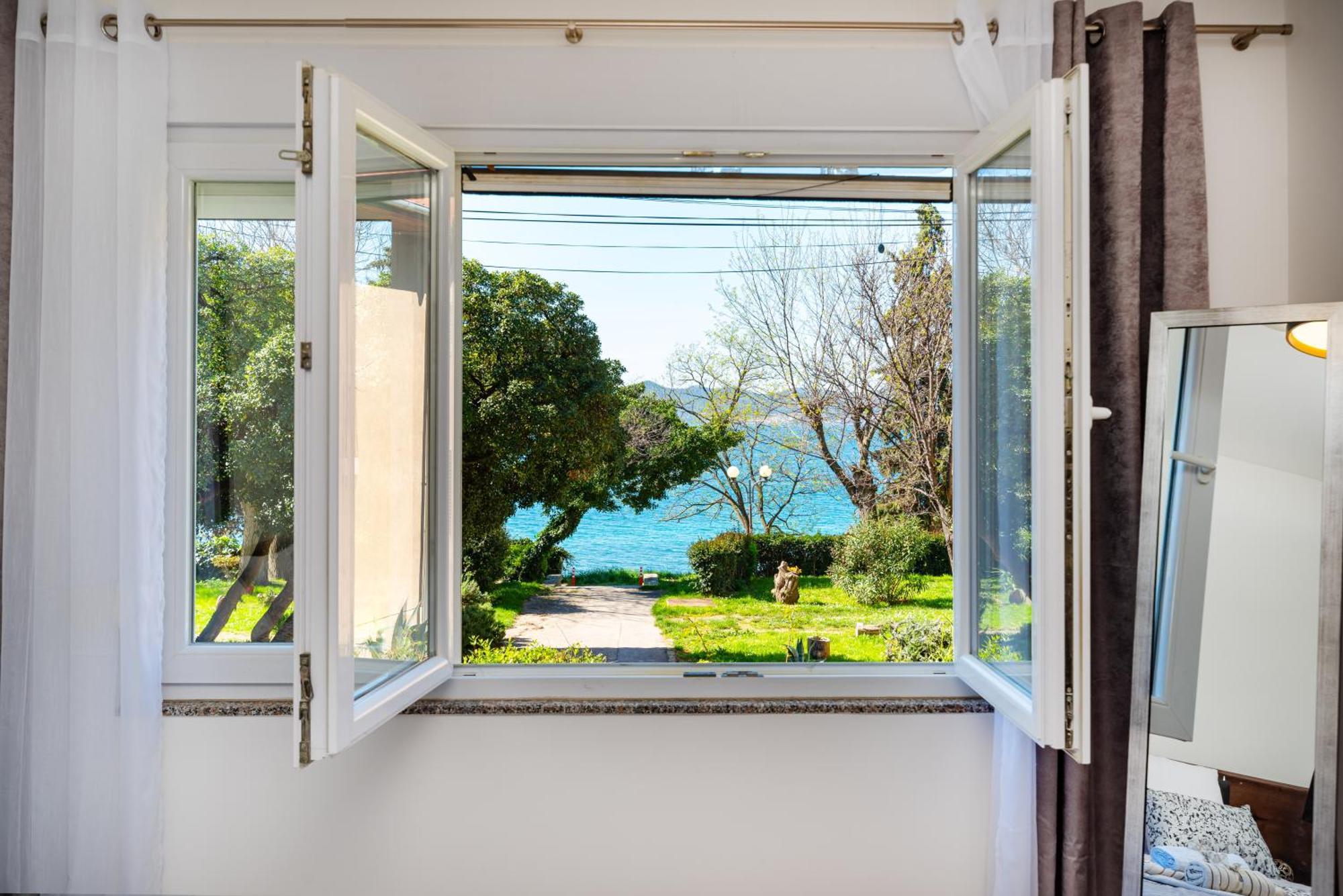 Kolovare Garden Oasis - First Row By Sea Apartment Zadar Bagian luar foto